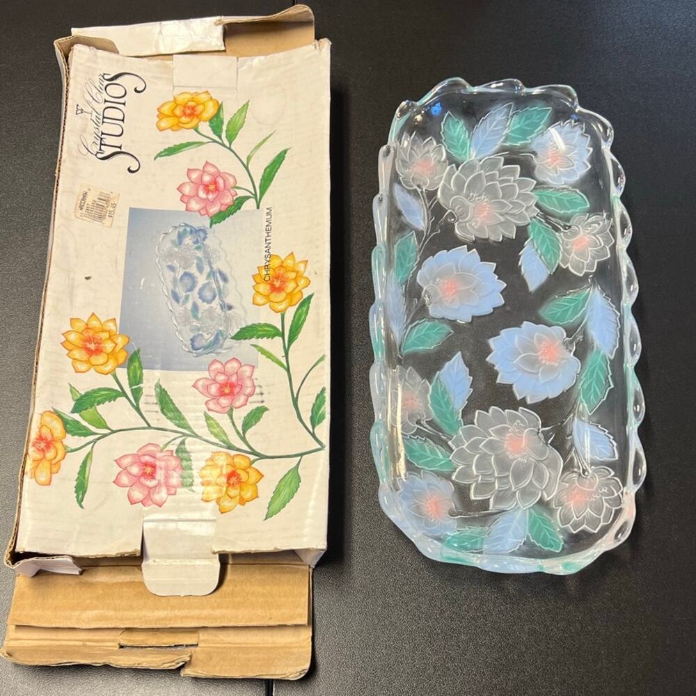 Vintage Crystal Clear Studios Frosted Chrysanthemum Lotus Pattern Glass Tray - Picture 2 of 5